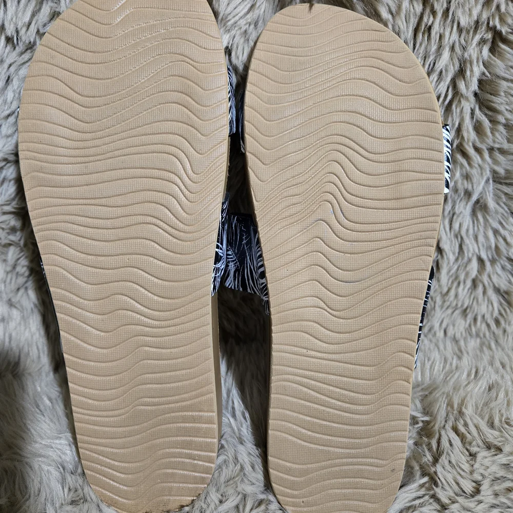 Reef Vegan Black and White Slider Sandals Tropical Print - Picture 6 of 7